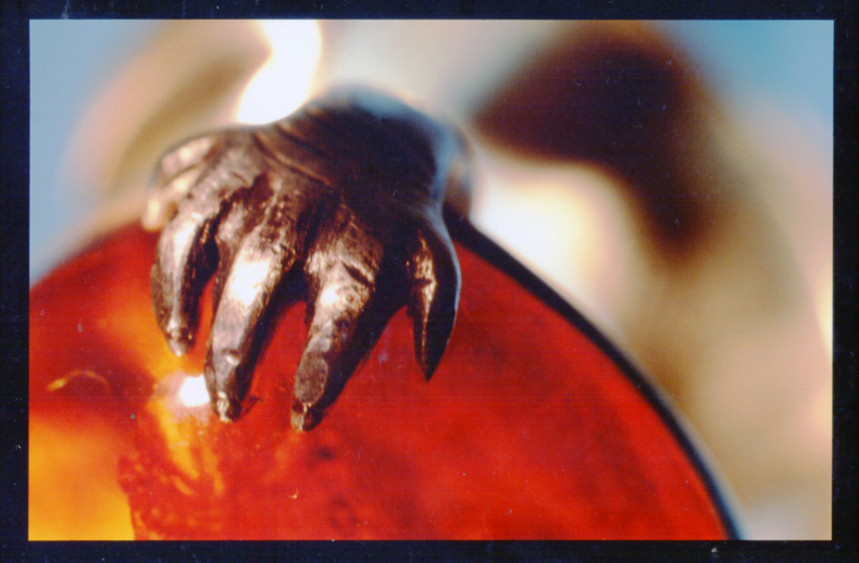 Detail of the claw and amber on the ring