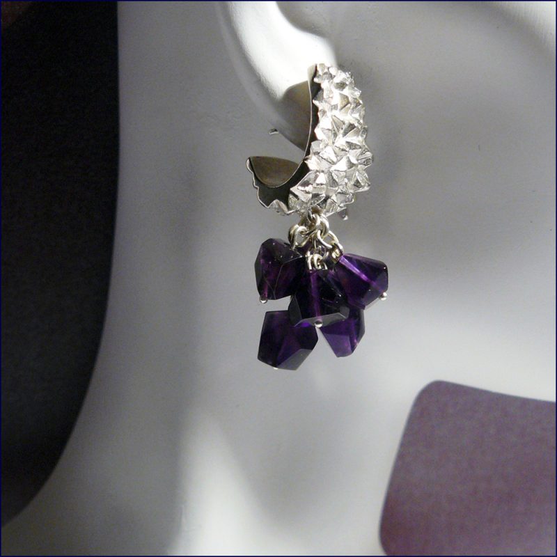 Crystalline Curve earrings with amethyst