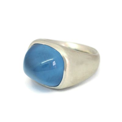 Porpoise ring with blue synthetic spinel